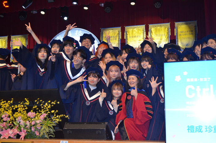 Behind-the-scenes moments from the graduation ceremony.(Open new window/jpg file)Image