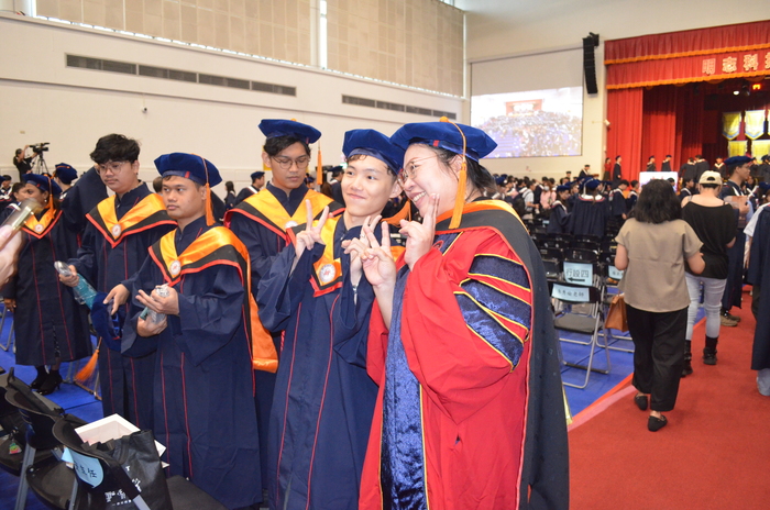 Behind-the-scenes moments from the graduation ceremony.(Open new window/jpg file)Image