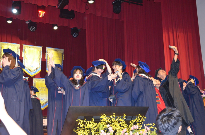 Behind-the-scenes moments from the graduation ceremony.(Open new window/jpg file)Image