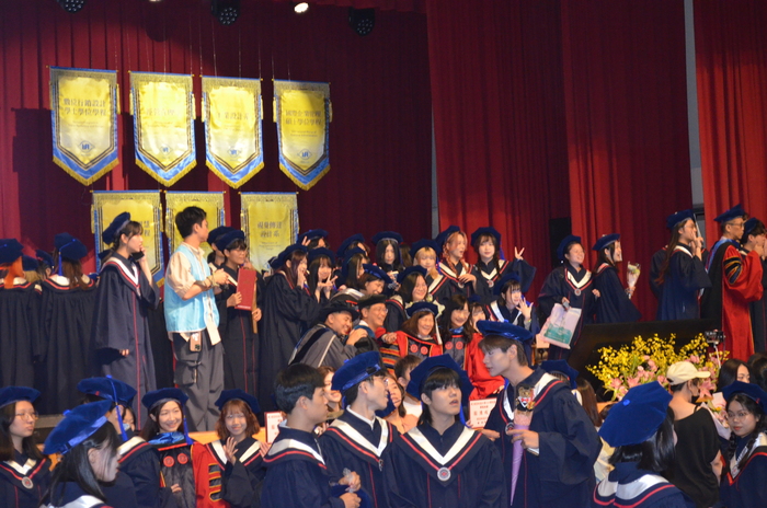 Behind-the-scenes moments from the graduation ceremony.(Open new window/jpg file)Image