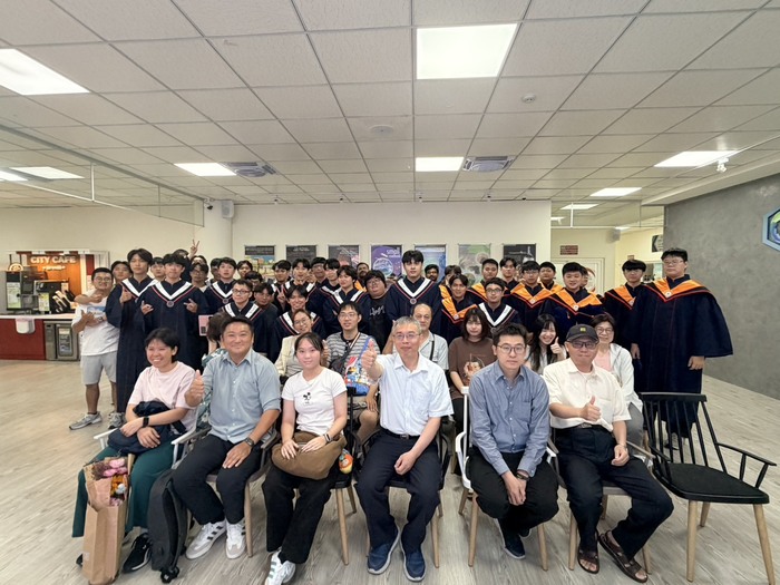 114學年度電子系畢業歡送會(另開新視窗/jpg檔)圖片
